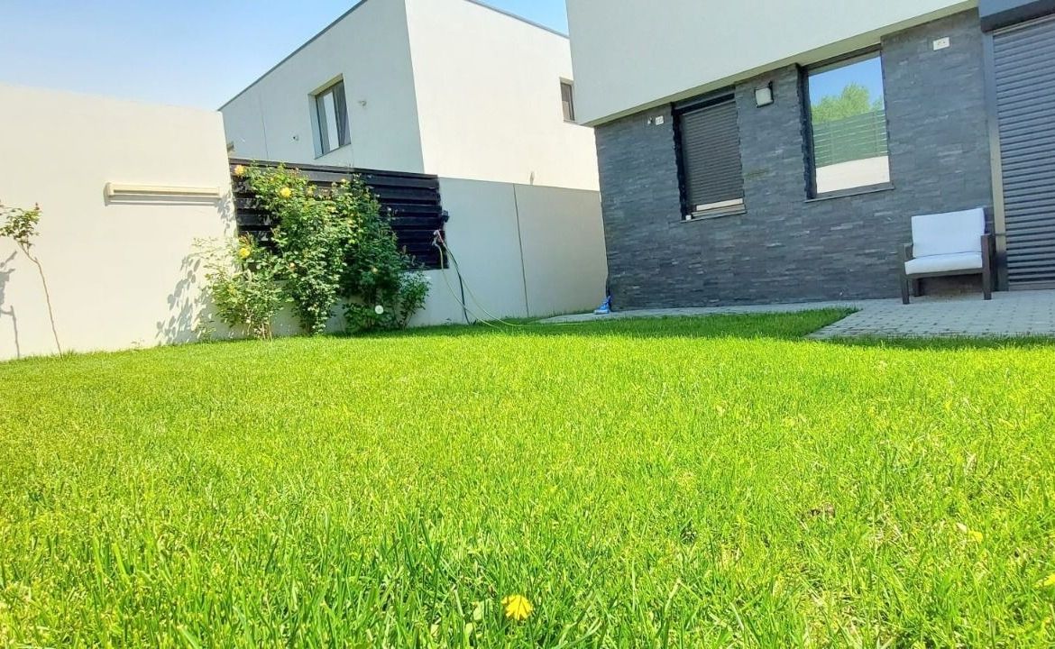 De vânzare casă premium tip duplex,  vedere spre Lacul Brates, comision 0%