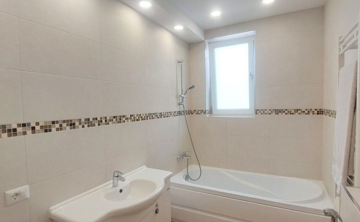 De vânzare casă premium tip duplex,  vedere spre Lacul Brates, comision 0%