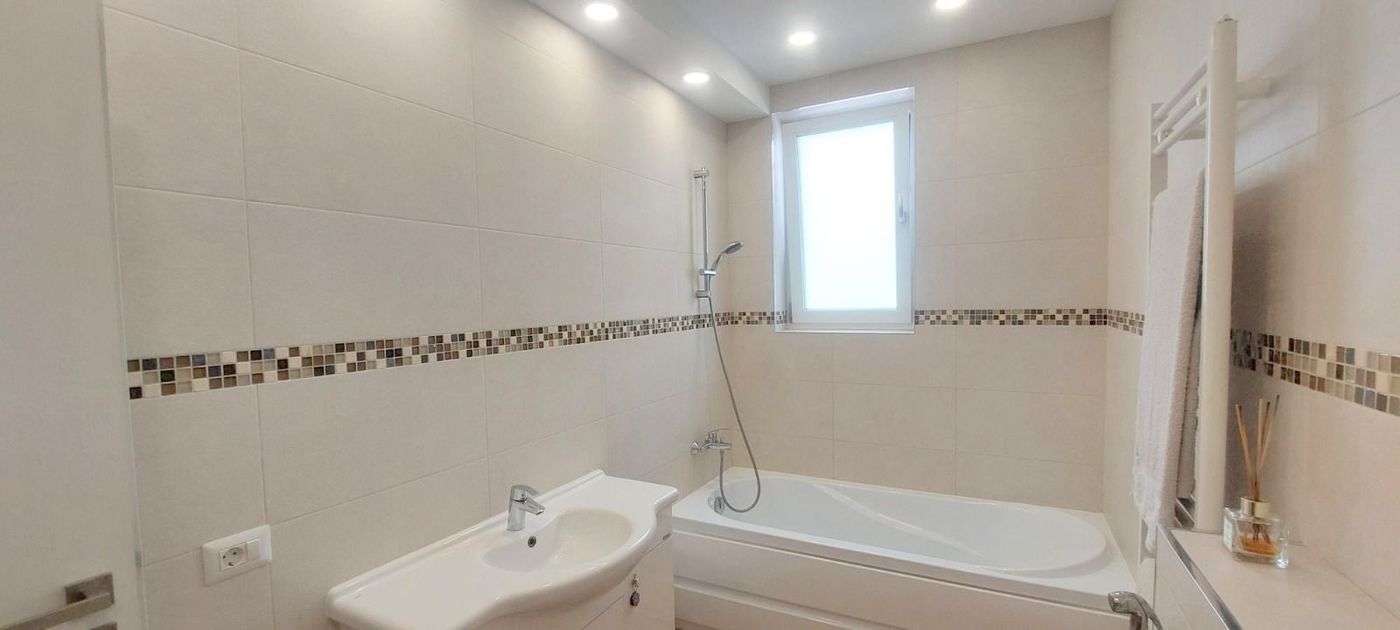 De vânzare casă premium tip duplex,  vedere spre Lacul Brates, comision 0%