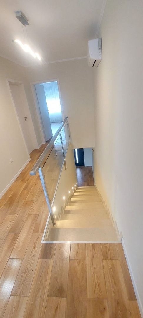 De vânzare casă premium tip duplex,  vedere spre Lacul Brates, comision 0%