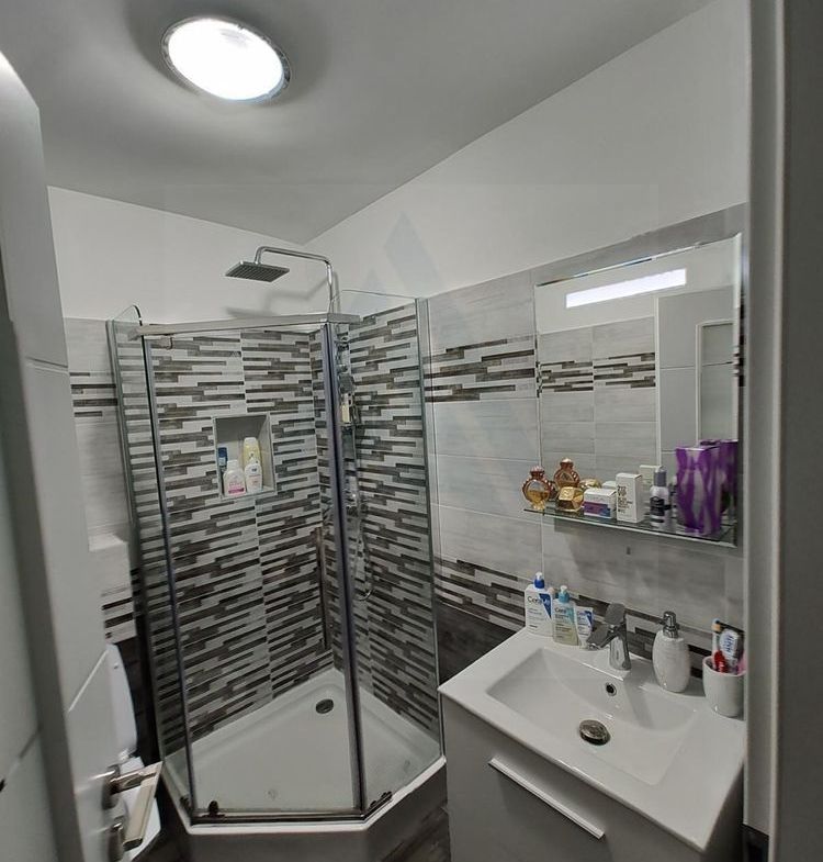 Apartament modern 2 camere 38 mp utili etaj 3 lift in Cisnădie
