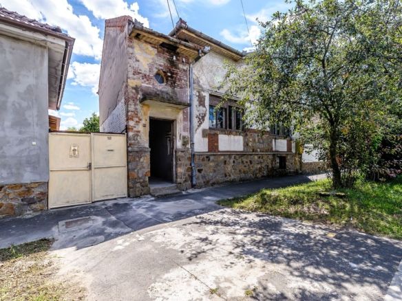 Casă pe Str. Dorobanților | 716 mp teren | Pârneava - Imagine principala