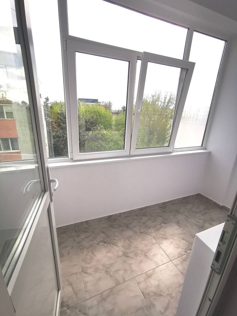 De vanzare apartament cu 2 camere, central. et. 3, 79.900 euro
