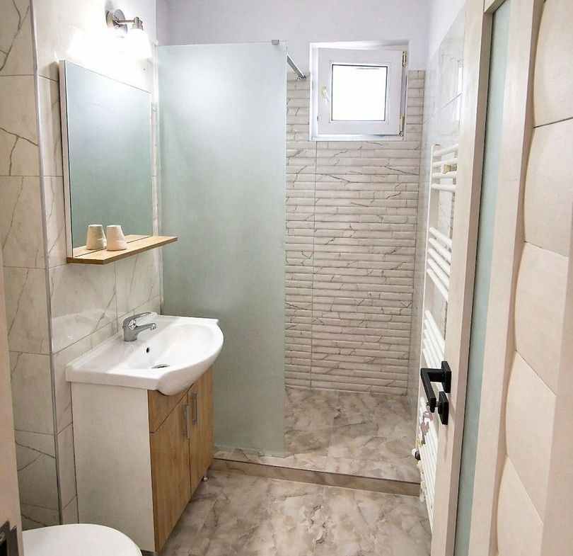 De vanzare apartament cu 2 camere, central. et. 3, 79.900 euro