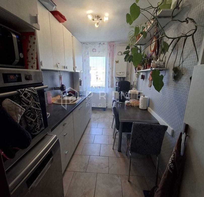 Apartament cu 3 camere, decomandat – Cartier Tudor, Zona Diamant