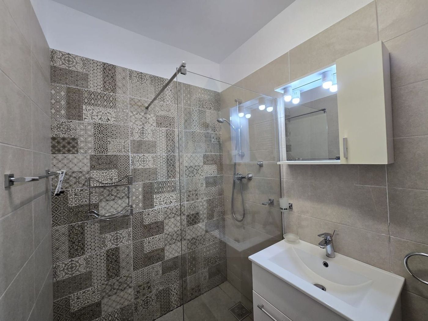 Apartament modern 2 camere  zona Promenada Mall