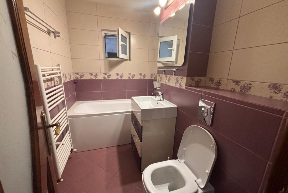 De vanzare apartament 3 camere, 85 mp, I.C. Frimu, 125.000 euro