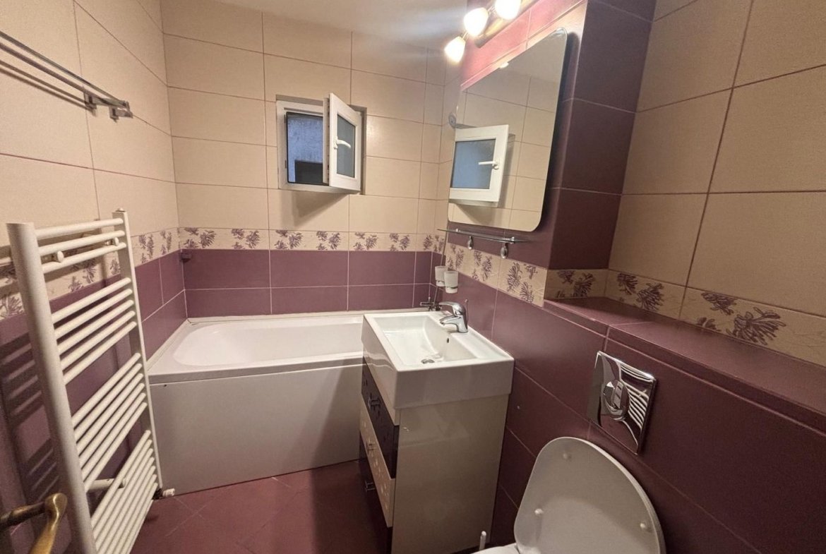 De vanzare apartament 3 camere, 85 mp, I.C. Frimu, 125.000 euro