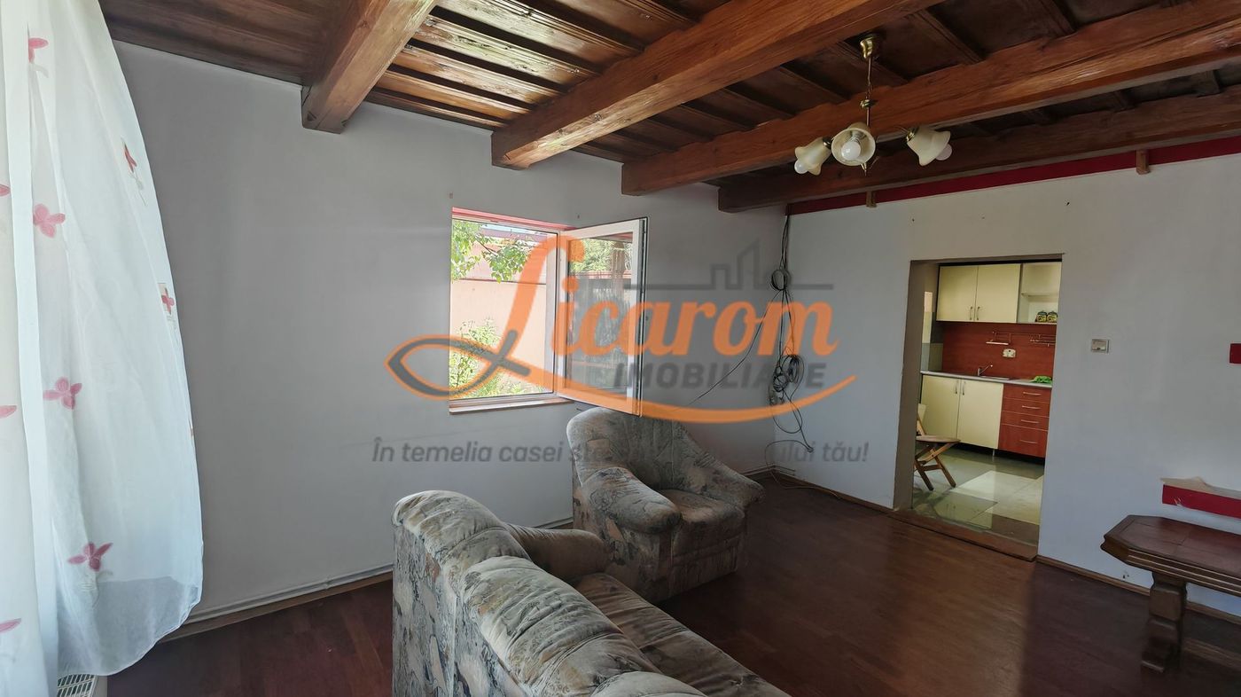 anBn-25996 Casa cocheta Cristian zona Centrala, 2 camere,pod,beci,curte.