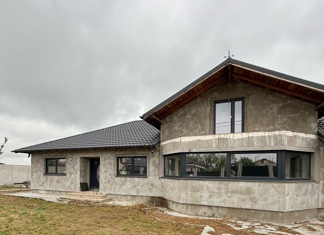 Casă cu 6 camere, în Șendreni