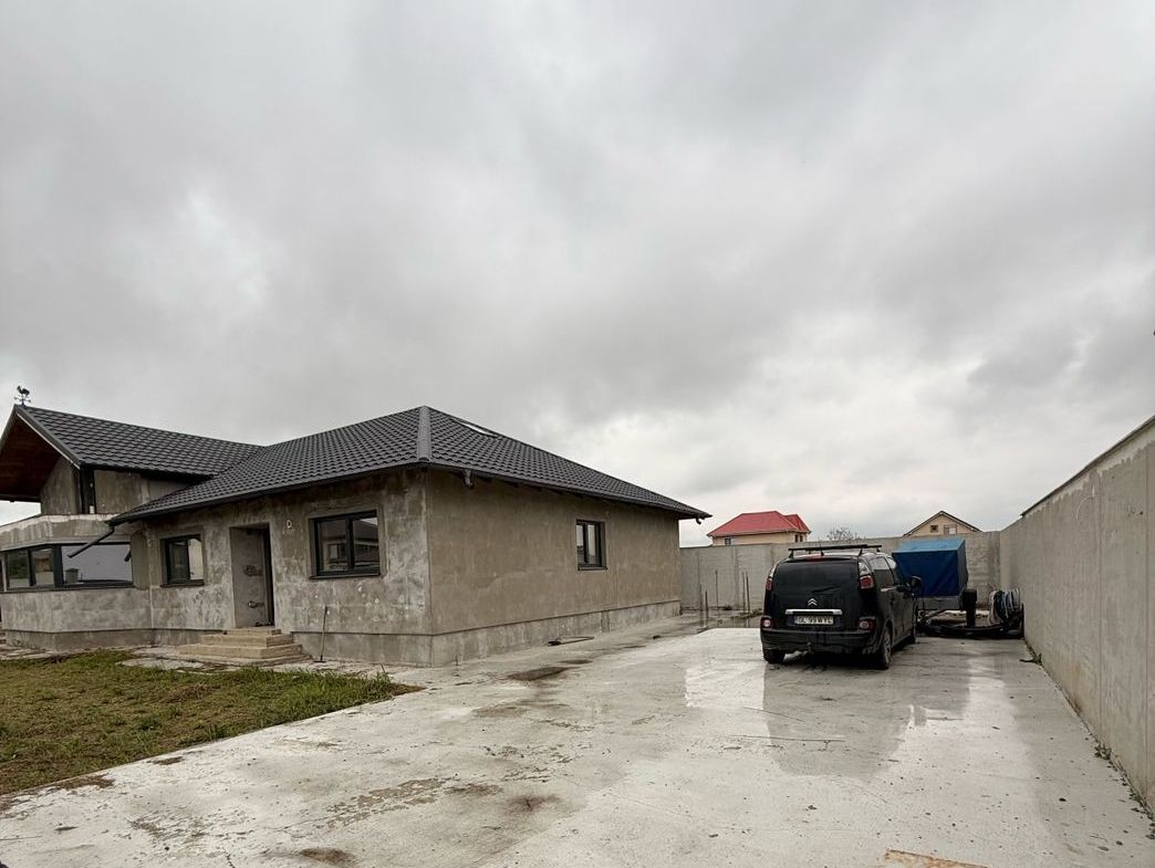 Casă cu 6 camere, în Șendreni