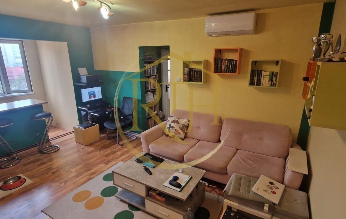 Vand apartament cu 4 camere in zona spitalul judetean,comision ,,0”