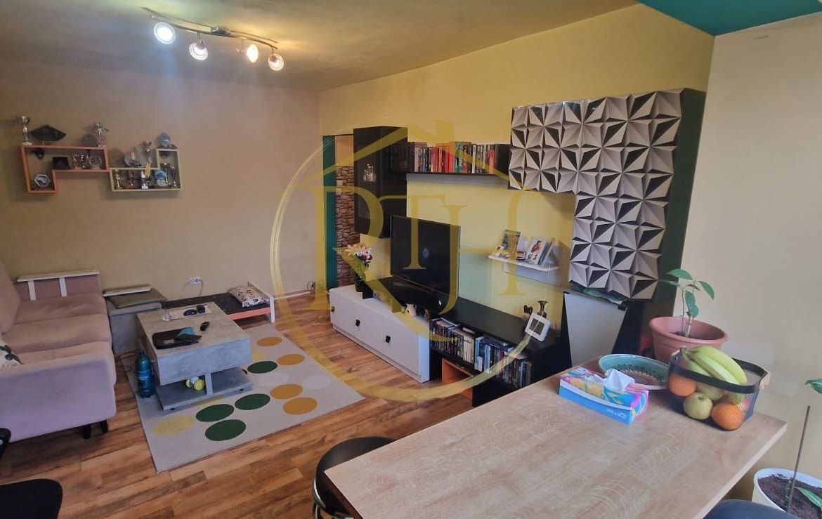 Vand apartament cu 4 camere in zona spitalul judetean,comision ,,0”