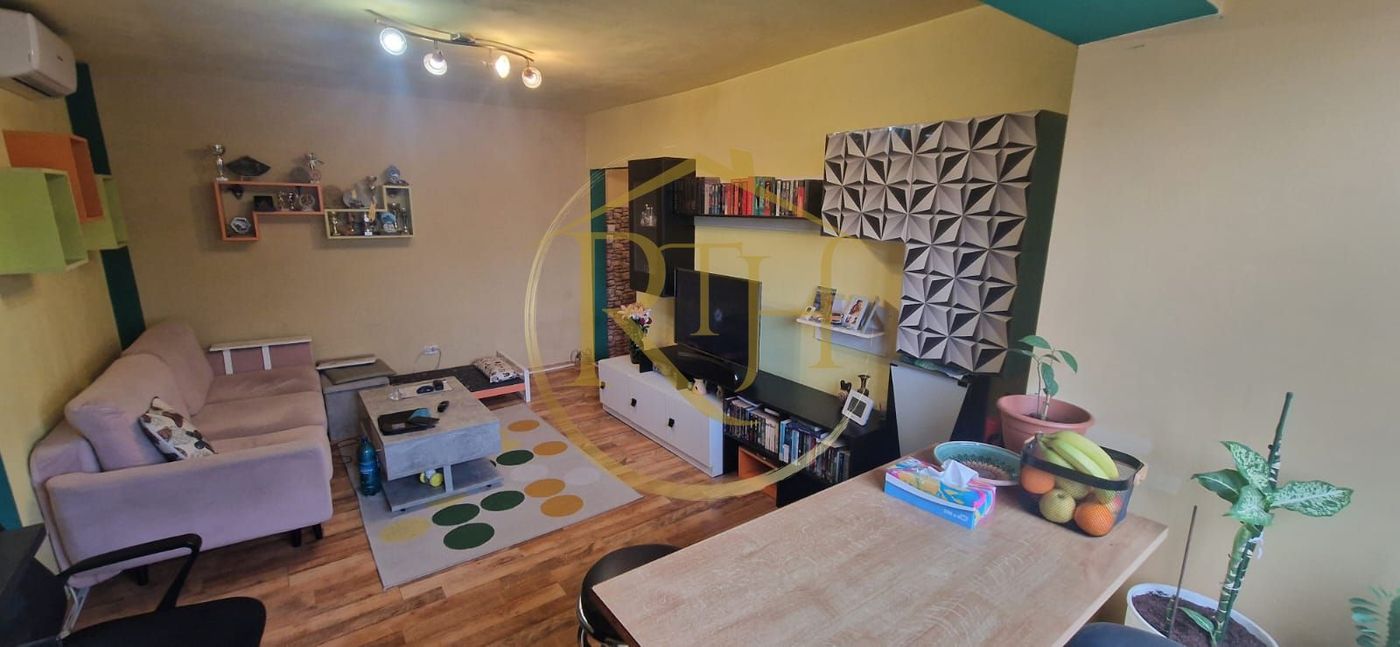 Vand apartament cu 4 camere in zona spitalul judetean,comision ,,0”