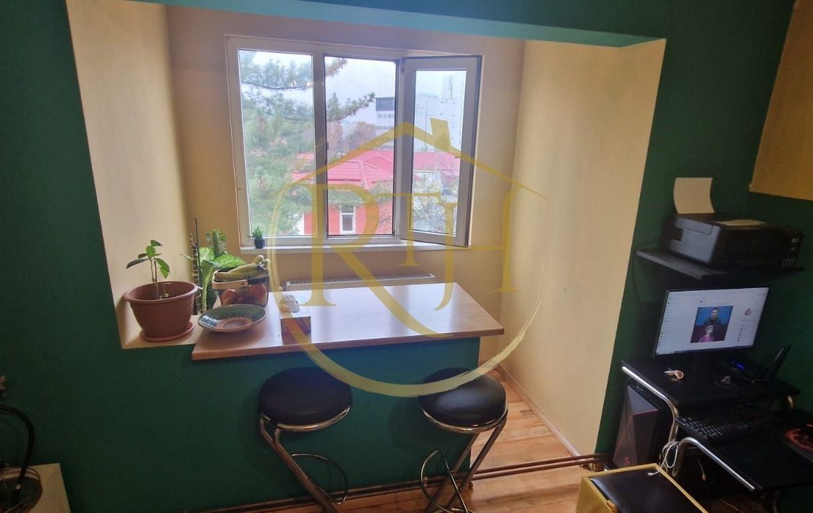 Vand apartament cu 4 camere in zona spitalul judetean,comision ,,0”