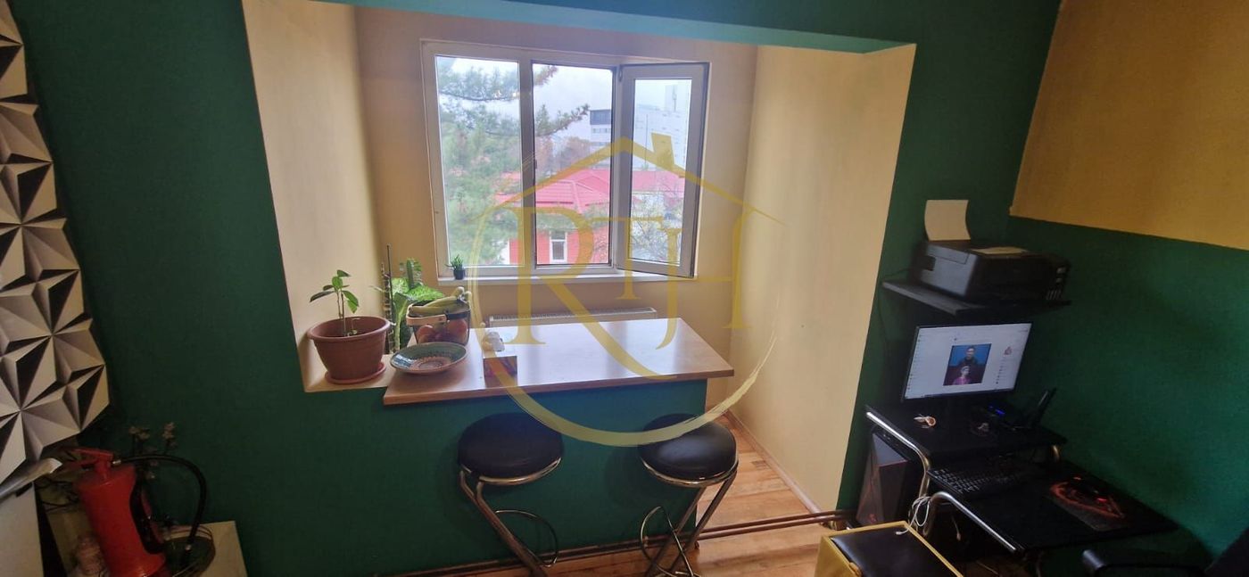 Vand apartament cu 4 camere in zona spitalul judetean,comision ,,0”