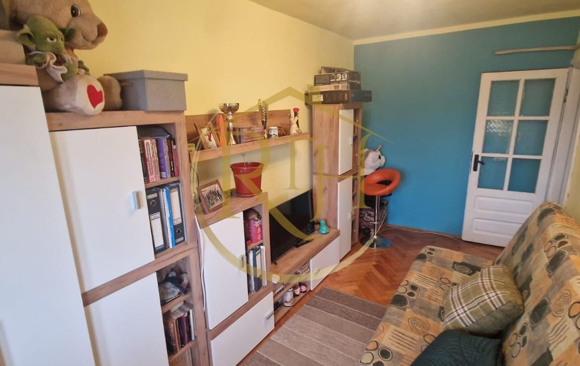 Vand apartament cu 4 camere in zona spitalul judetean,comision ,,0”