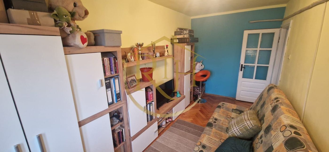 Vand apartament cu 4 camere in zona spitalul judetean,comision ,,0”