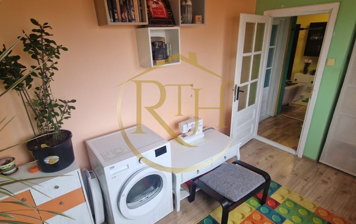 Vand apartament cu 4 camere in zona spitalul judetean,comision ,,0”