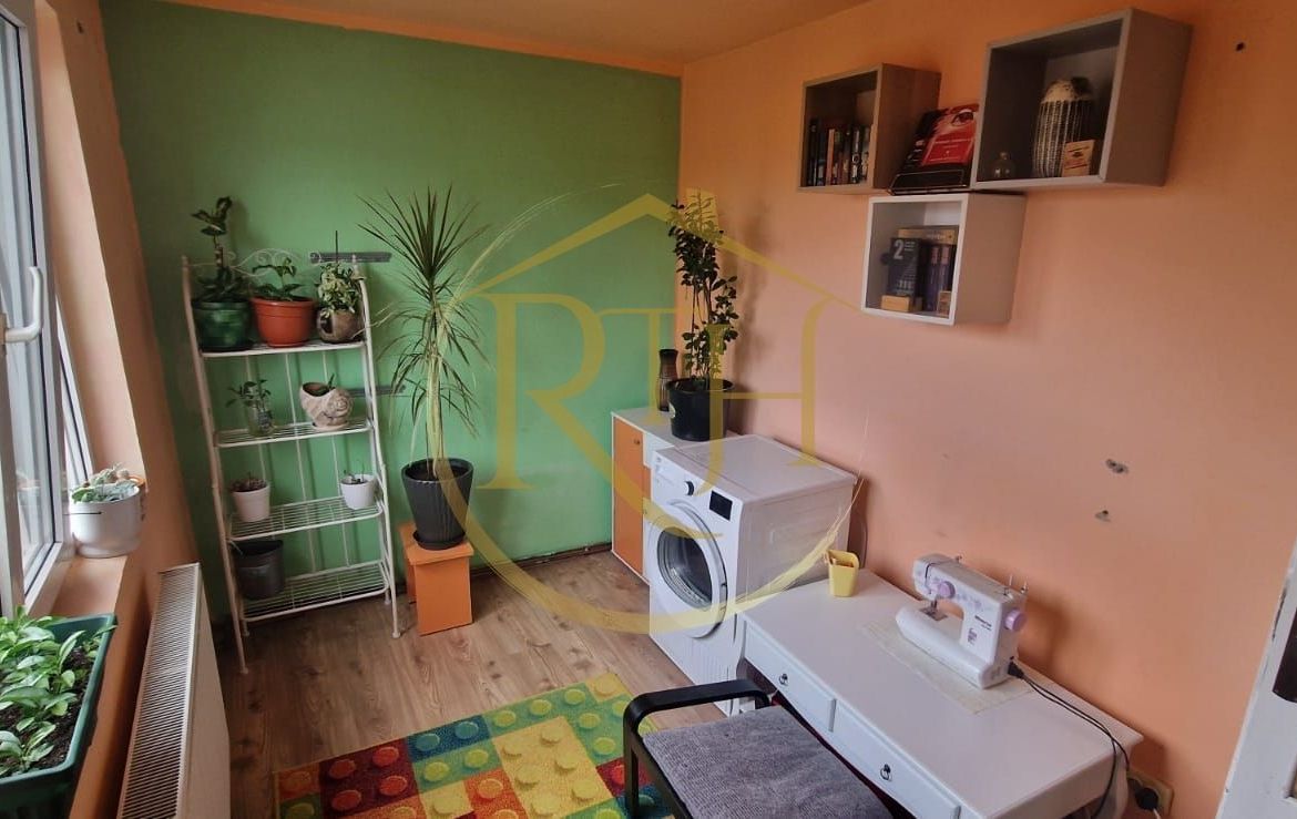 Vand apartament cu 4 camere in zona spitalul judetean,comision ,,0”