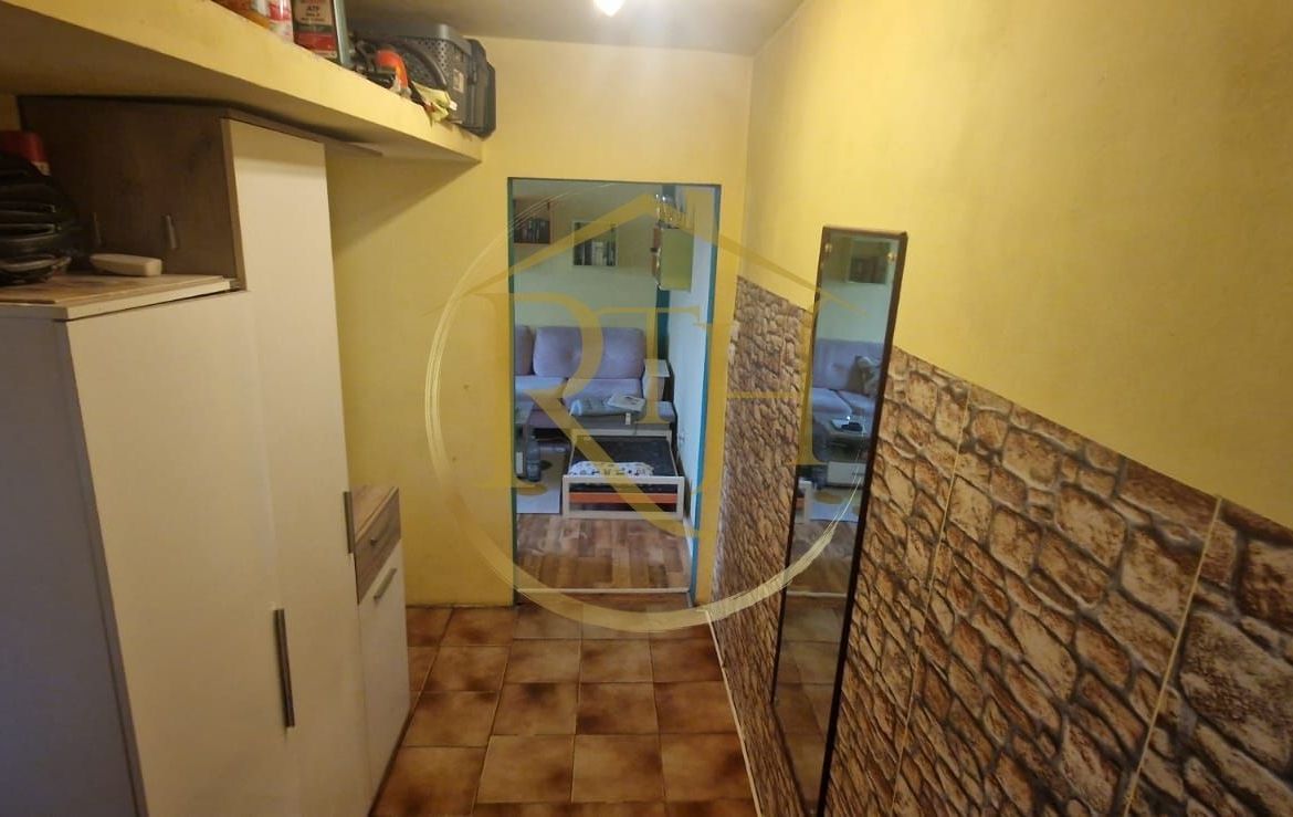 Vand apartament cu 4 camere in zona spitalul judetean,comision ,,0”