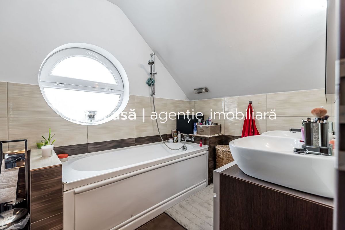Casă mobilată și utiliată în Westfield | 387 mp teren | curte + anexe