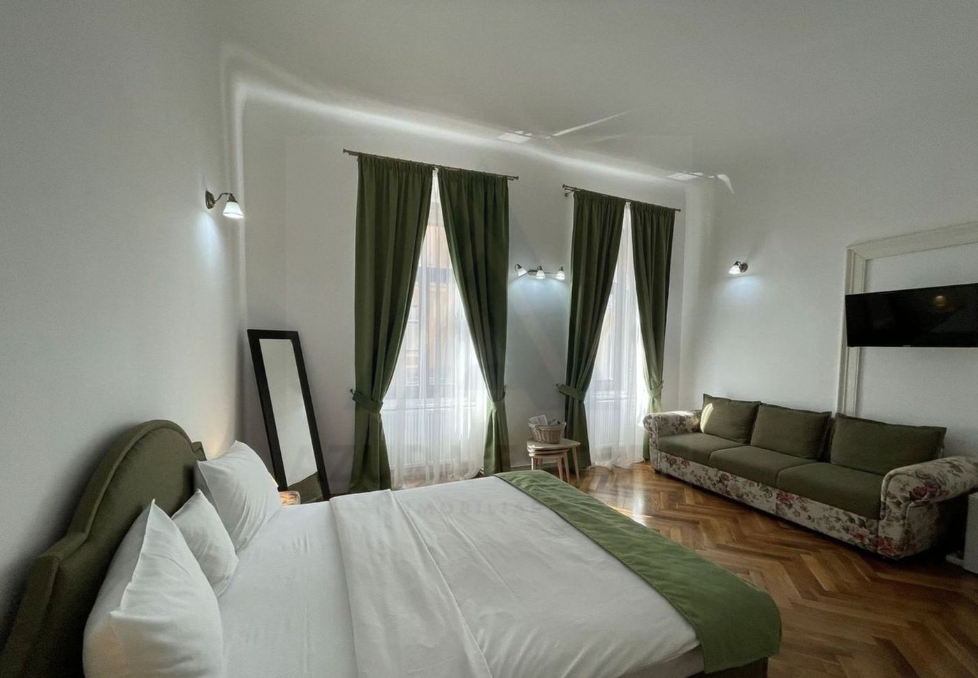 Apartament 3 camere la casă 106 mp utili 3 bai pivnita Ultracentral