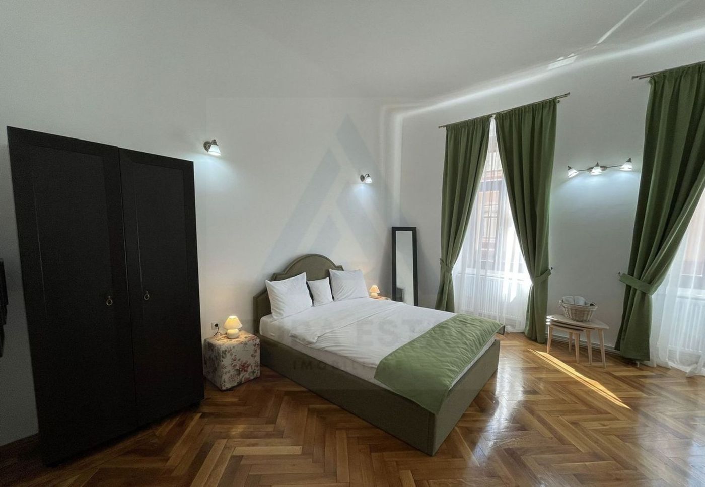 Apartament 3 camere la casă 106 mp utili 3 bai pivnita Ultracentral