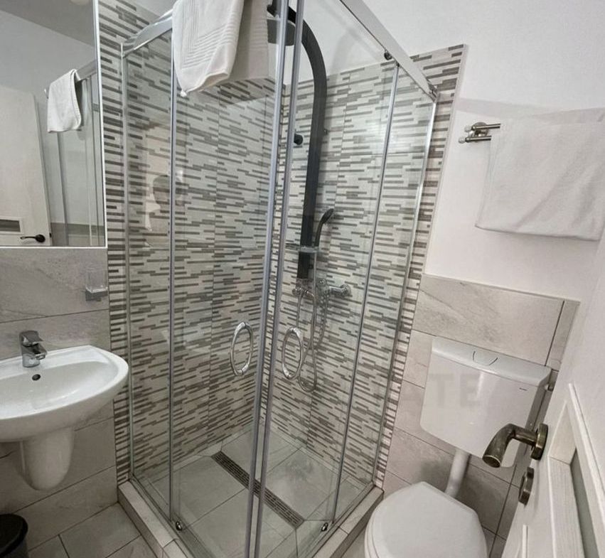Apartament 3 camere la casă 106 mp utili 3 bai pivnita Ultracentral