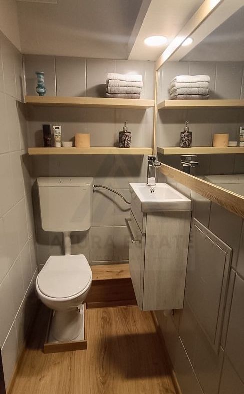 Apartament renovat 3 camere 66 mp utili 2 balcoane 2 bai zona Turnisor