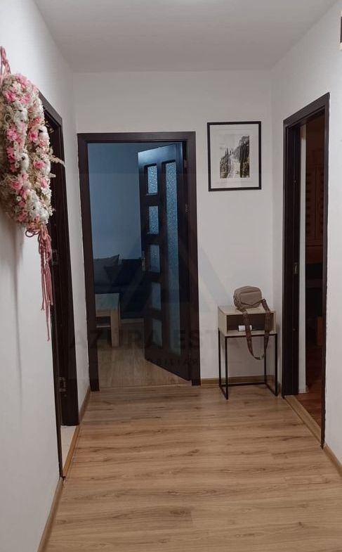 Apartament renovat 3 camere 66 mp utili 2 balcoane 2 bai zona Turnisor
