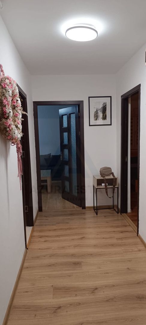 Apartament renovat 3 camere 66 mp utili 2 balcoane 2 bai zona Turnisor