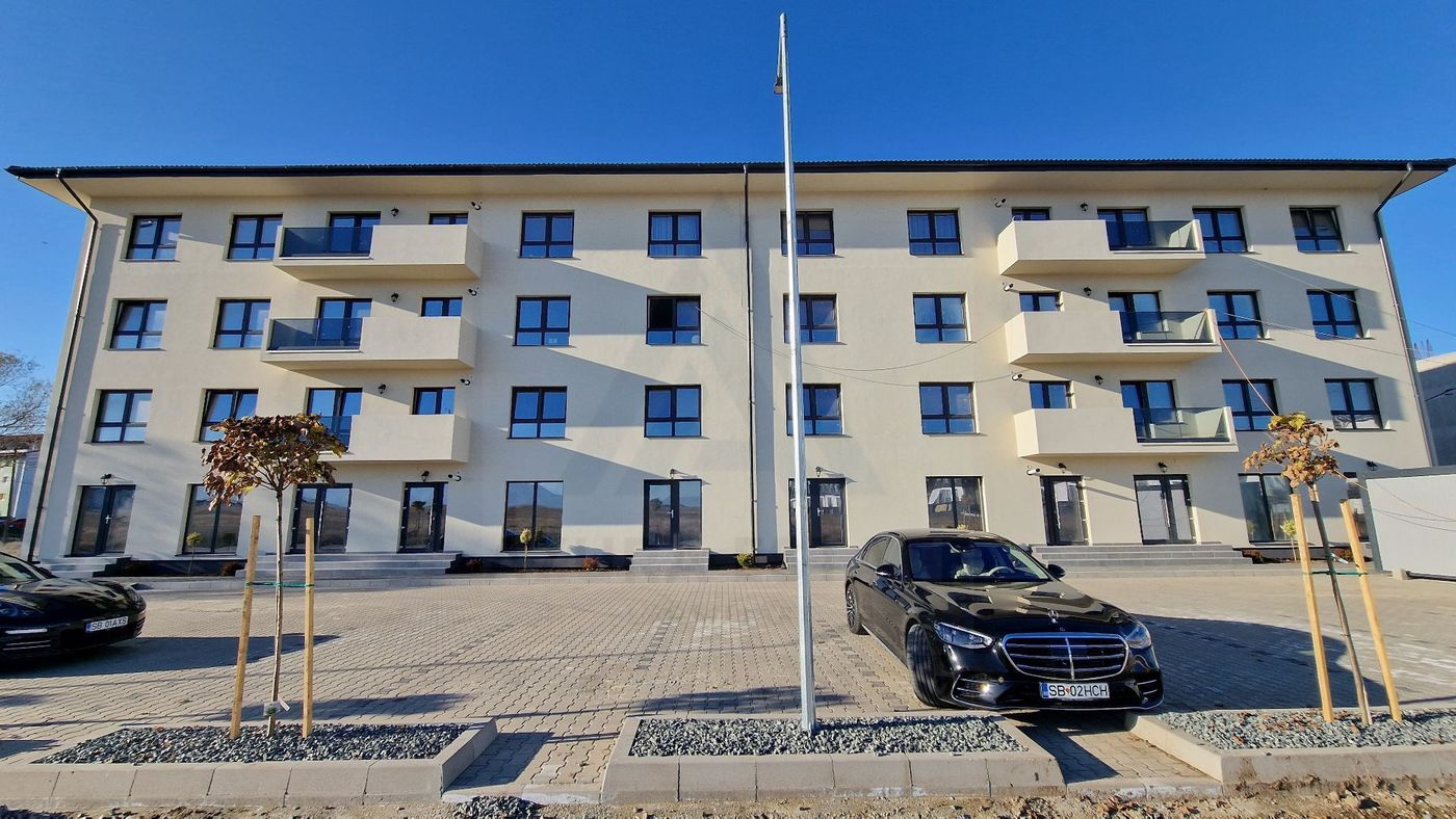 Apartament 73.5 mp utili 3 camere 2 bai si parcare in zona Dna Stanca