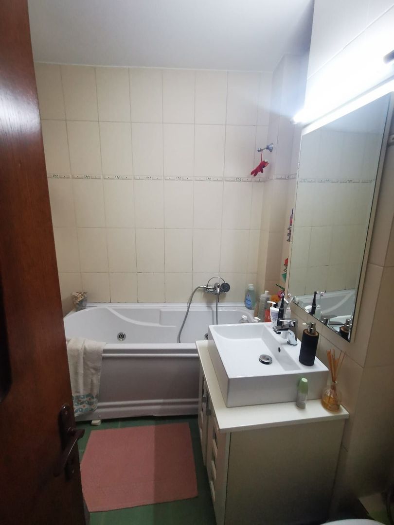 De vanzare apart. cu 3 camere, Complex Vega, Ultimul Leu, et.8, 145.000 E