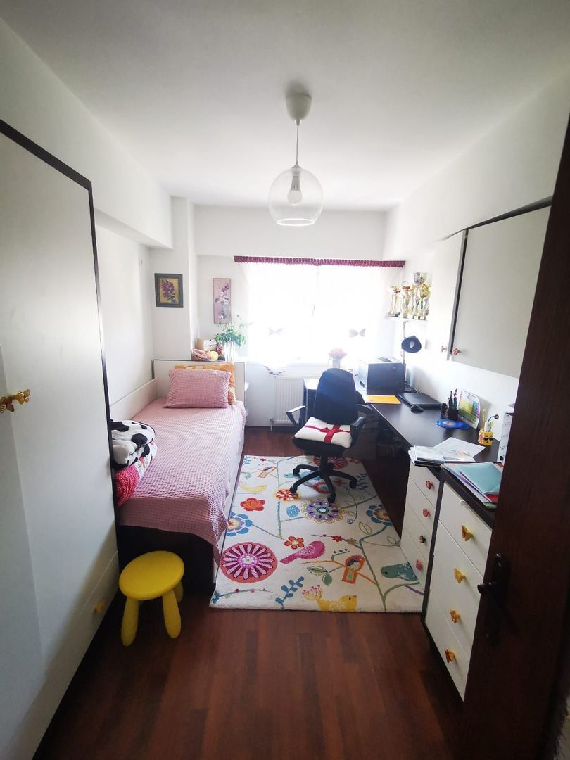 De vanzare apart. cu 3 camere, Complex Vega, Ultimul Leu, et.8, 145.000 E