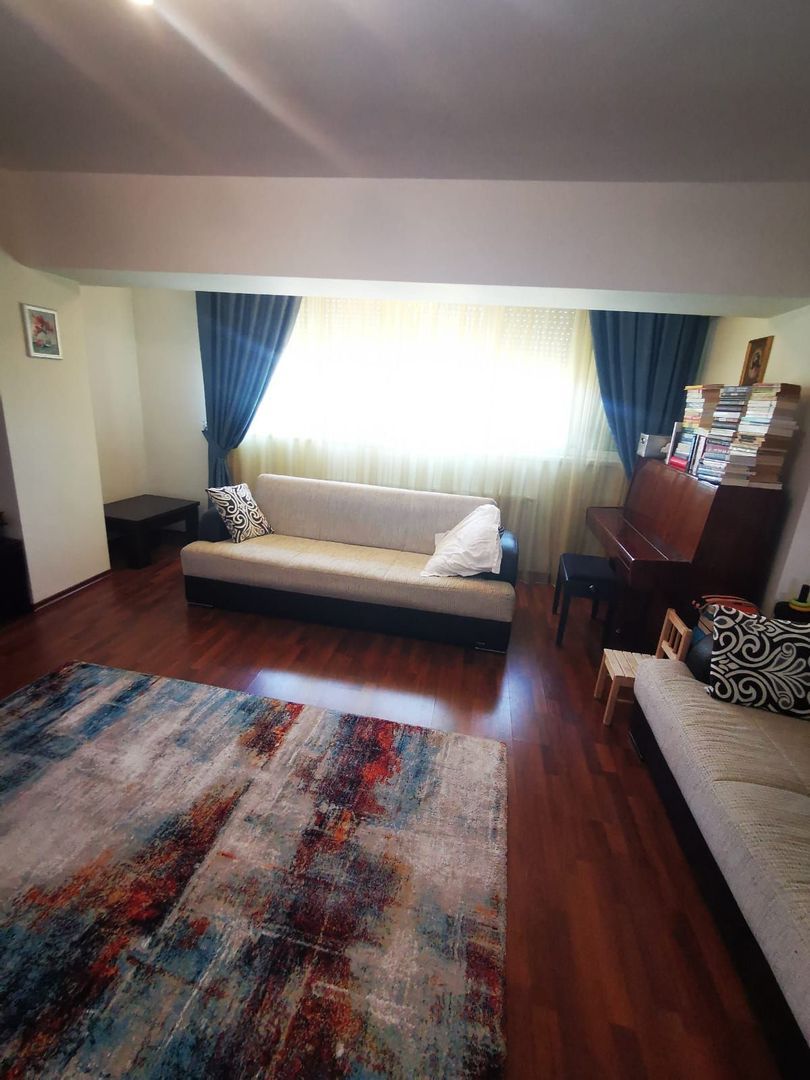 De vanzare apart. cu 3 camere, Complex Vega, Ultimul Leu, et.8, 145.000 E