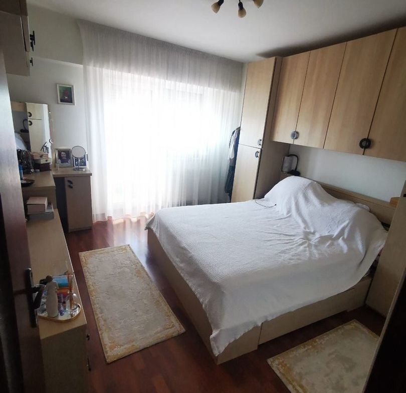 De vanzare apart. cu 3 camere, Complex Vega, Ultimul Leu, et.8, 145.000 E