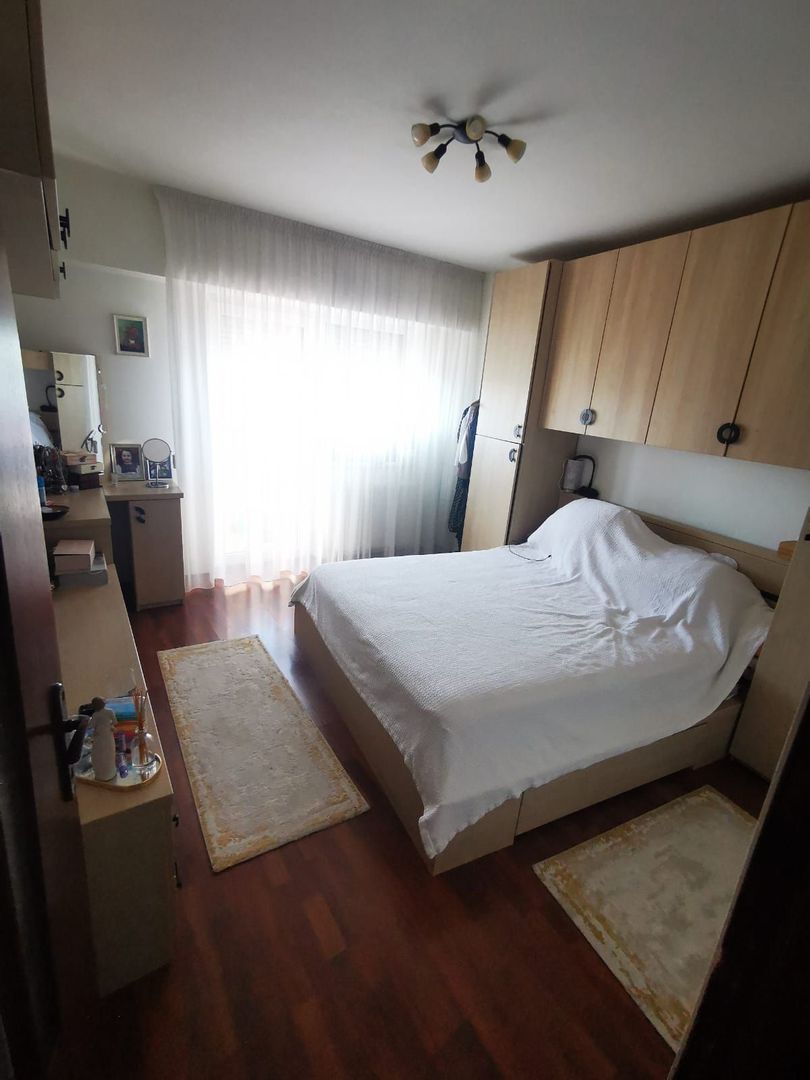 De vanzare apart. cu 3 camere, Complex Vega, Ultimul Leu, et.8, 145.000 E