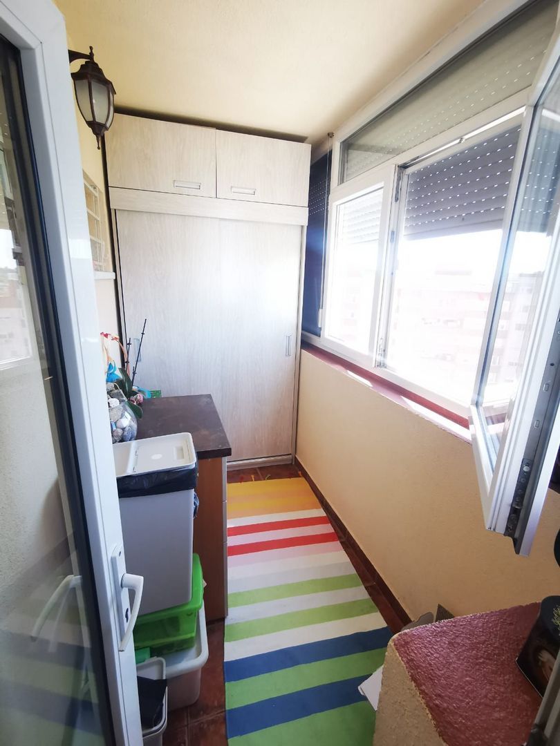 De vanzare apart. cu 3 camere, Complex Vega, Ultimul Leu, et.8, 145.000 E