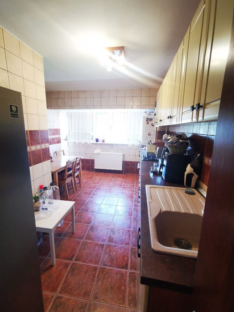 De vanzare apart. cu 3 camere, Complex Vega, Ultimul Leu, et.8, 145.000 E
