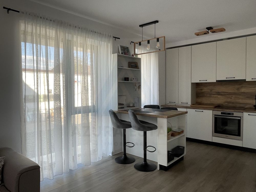 Apartament 2 camere etaj 1 parcare privata terasa spatioasa Lake Home