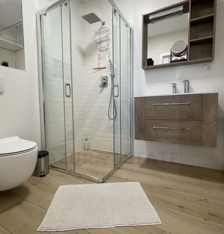 Apartament 2 camere etaj 1 parcare privata terasa spatioasa Lake Home