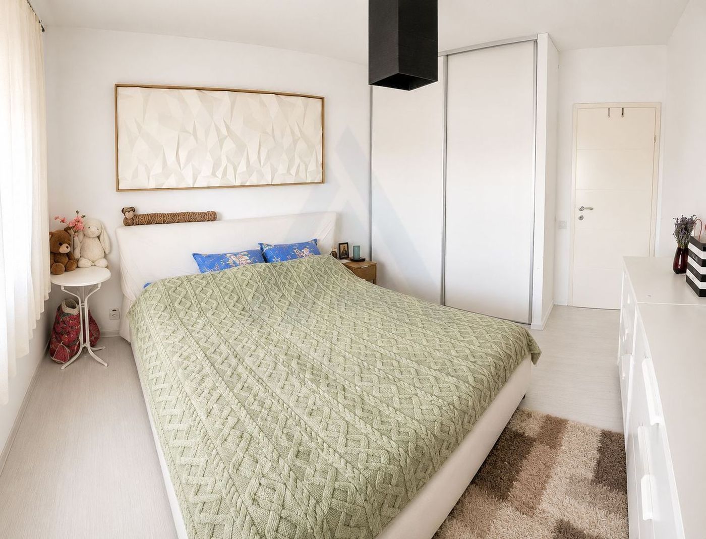 Apartament modern cu 3 camere 2 dormitoare balcon zona Rahovei