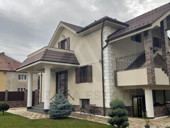 Vila 360 mp utili super exclusivista si teren 750 mp in Sibiu