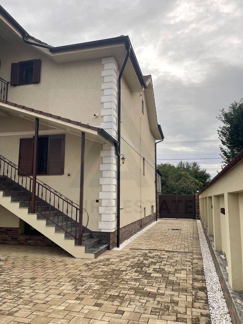 Vila 360 mp utili super exclusivista si teren 750 mp in Sibiu