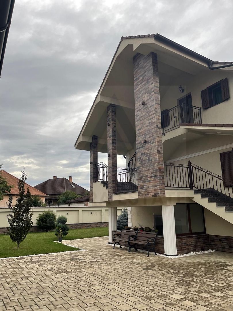 Vila 360 mp utili super exclusivista si teren 750 mp in Sibiu