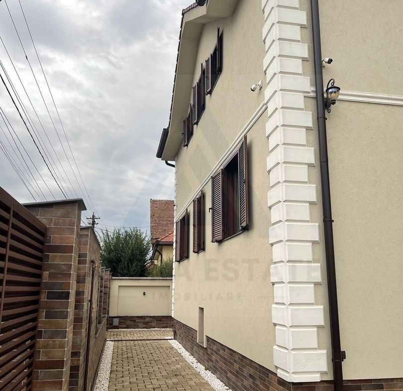 Vila 360 mp utili super exclusivista si teren 750 mp in Sibiu