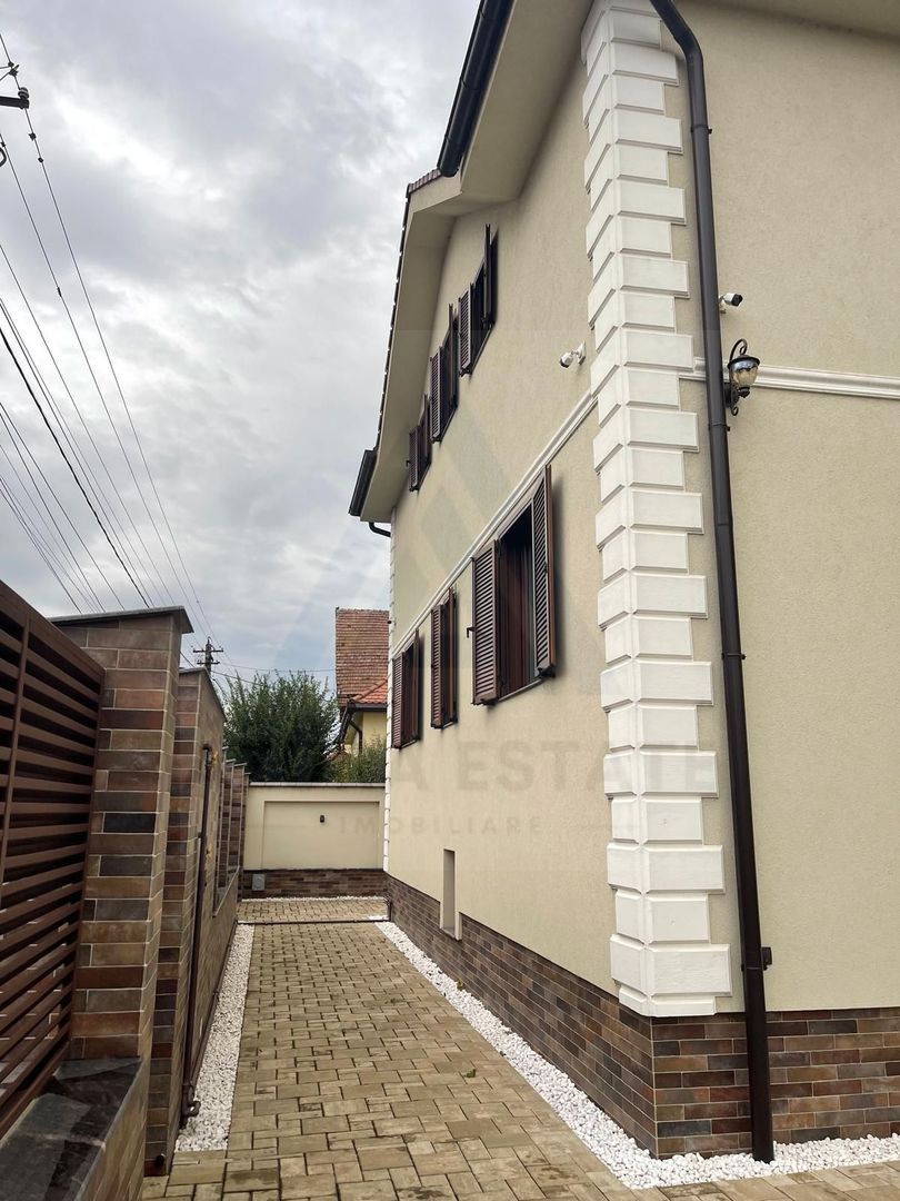 Vila 360 mp utili super exclusivista si teren 750 mp in Sibiu