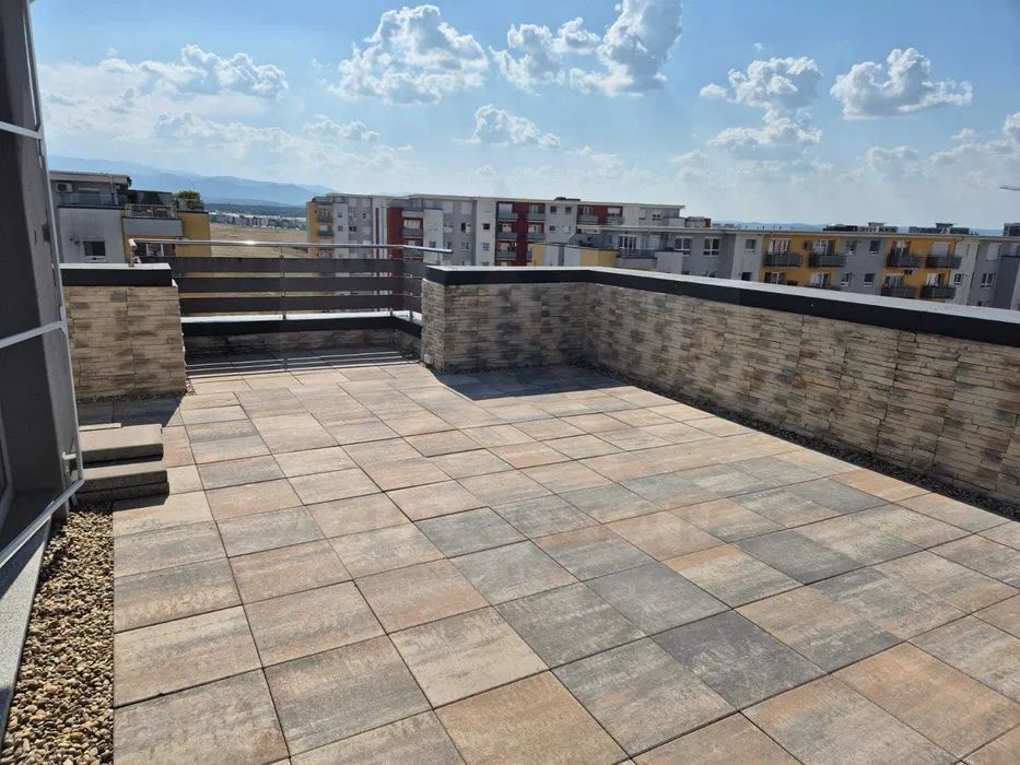 Penthouse 83 mp 3 camere 2 băi terasa 37 mp boxa la subsol Avangarden