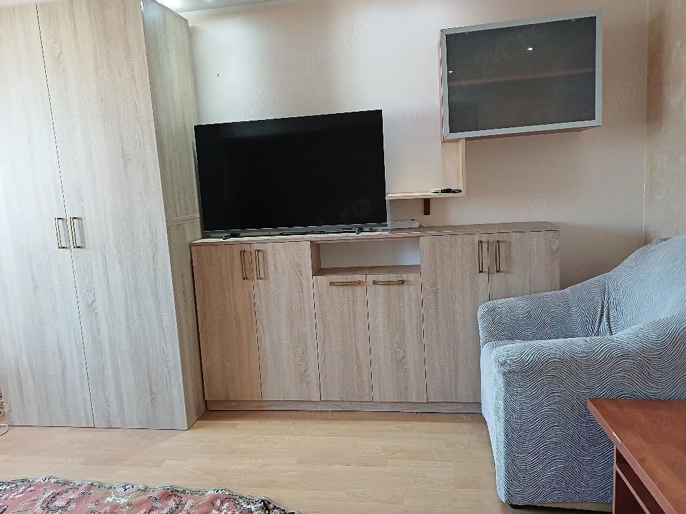 De inchiriat apartament 2 camere micro 20, et. 9, 350 euro negociabil